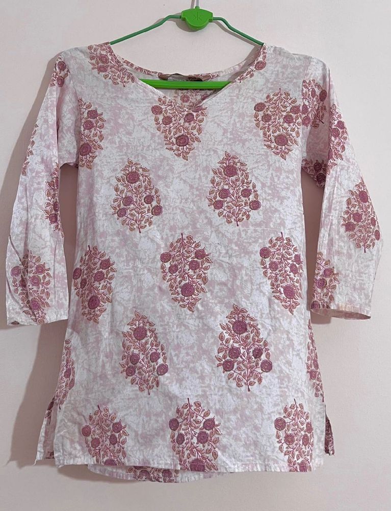 🌸 Floral Print Three-Quarter Sleeve Top