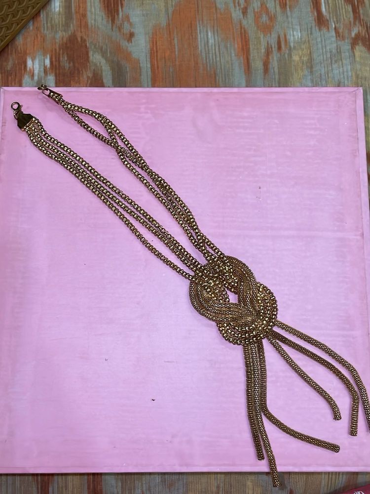 Knot Detail Chain Necklace