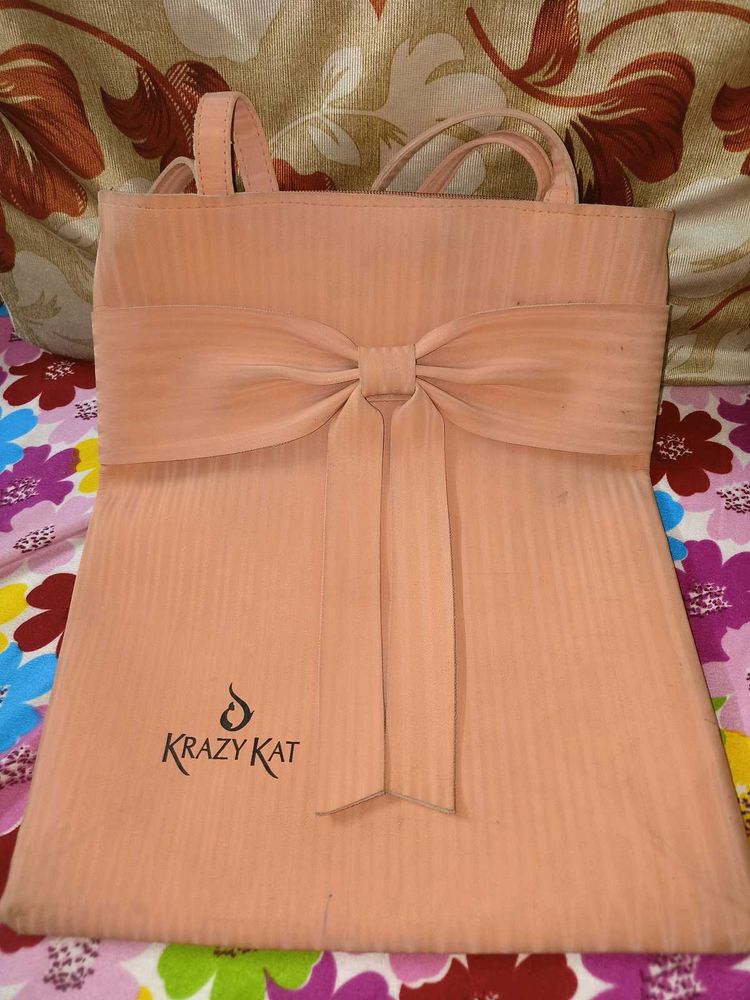 COLLEGE BAG (Giving in less price)