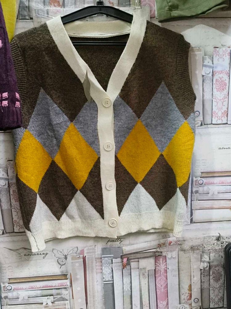 Sleevless Sweater For Girls