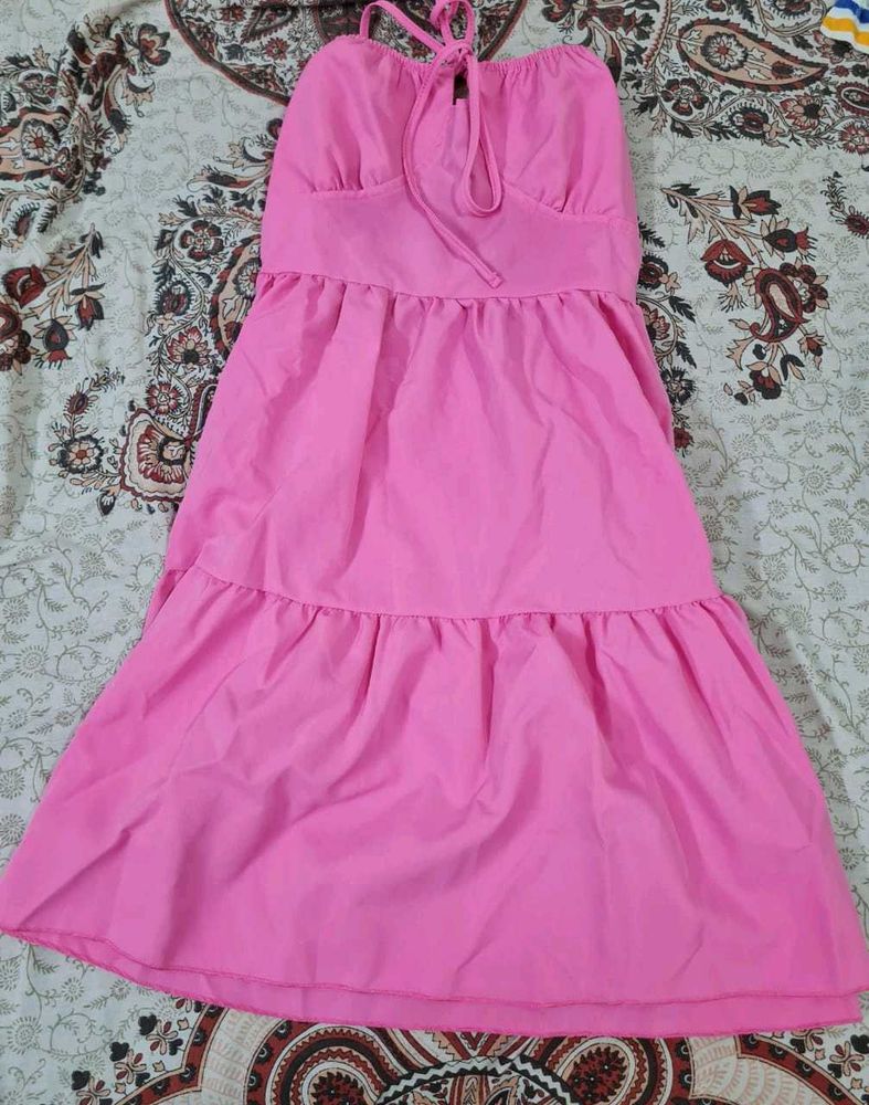 BACKLESS DRESS