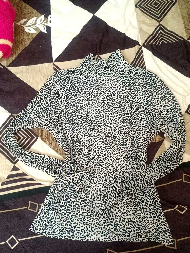 Chic Animal Print Top