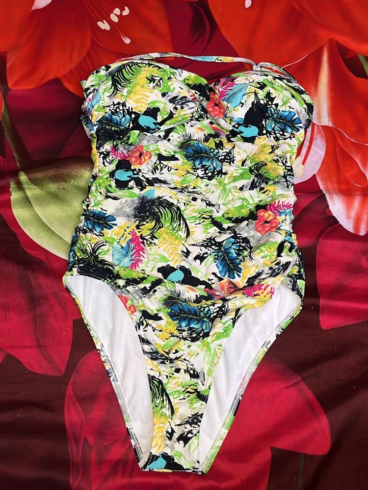 Very Pretty swimwear😍