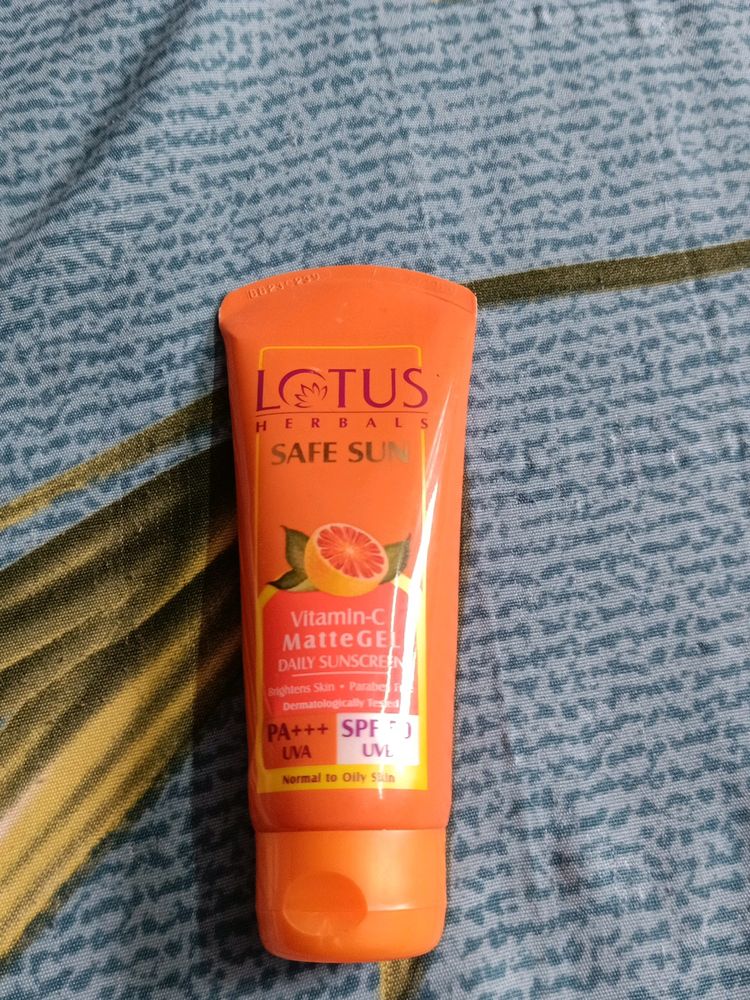 Lotus Daily Use Vitamin C Matte Gel Sunscreen 🧴