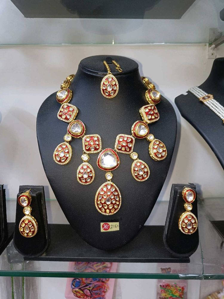 Red &amp; Gold Kundan Jewelry Set