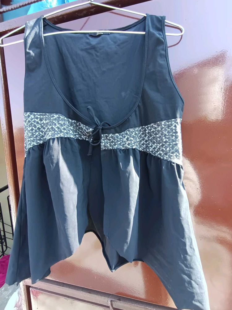 Stylish Black Sleeveless Top