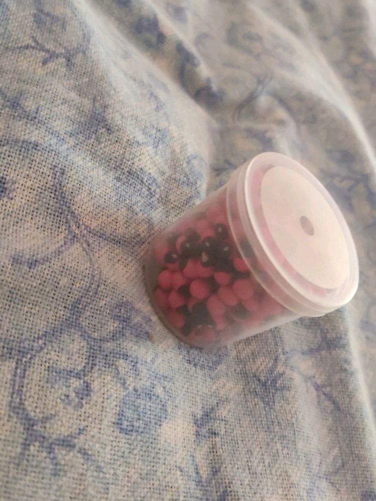 Red Gunja Seeds for DIY And Decor