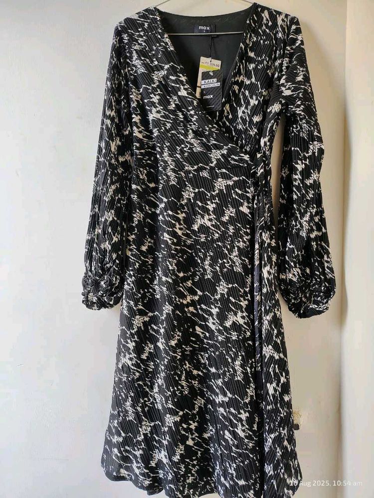 Chic Printed Wrap Dress