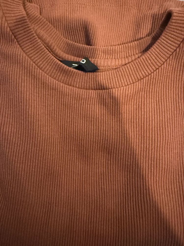 Ribbed Brown Top