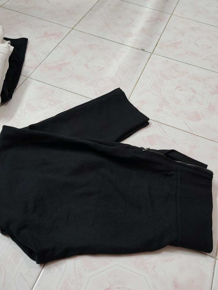Black Zippered Jeggins Size 32