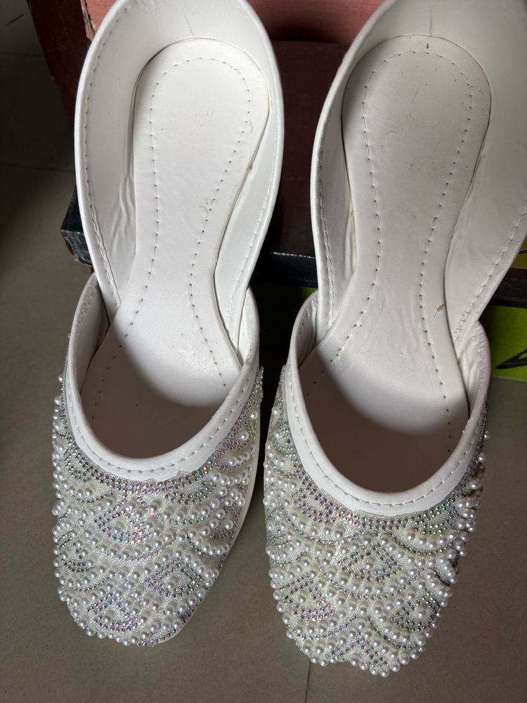 Last Day Offer Women White Embellished Flats