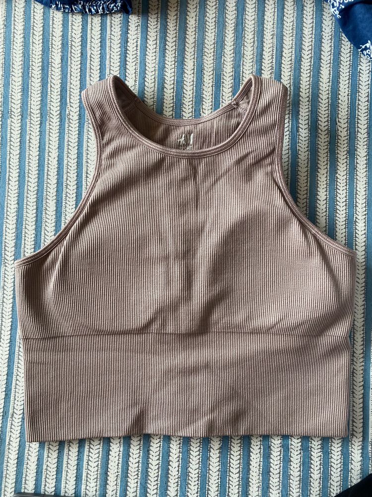 H&amp;M PADDED SPORTS TOP