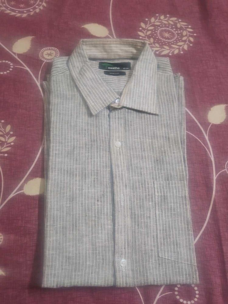 Men&#39;s Swathe Striped Shirt