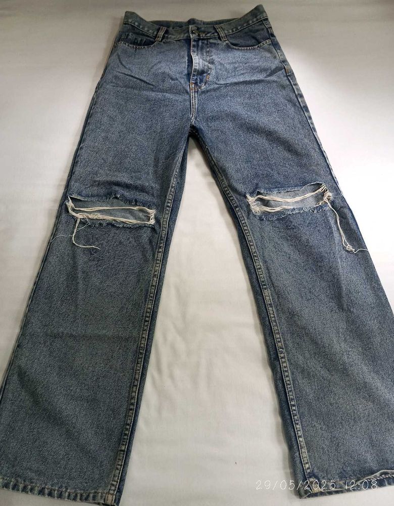 Baggy/Torn Jean