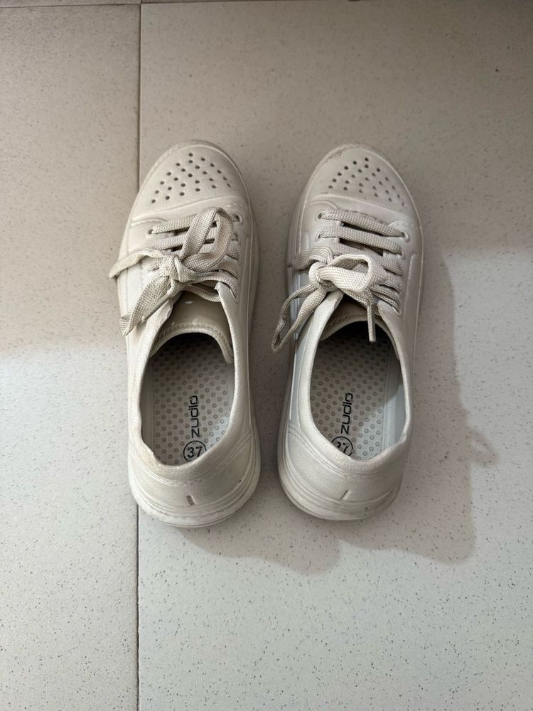 Zudio White Casual Shoes