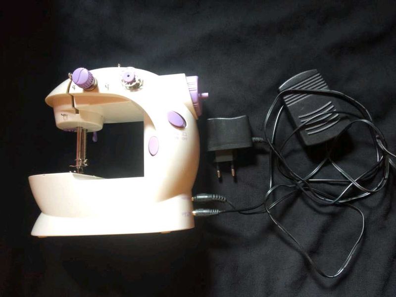 Mini Sewing Machine