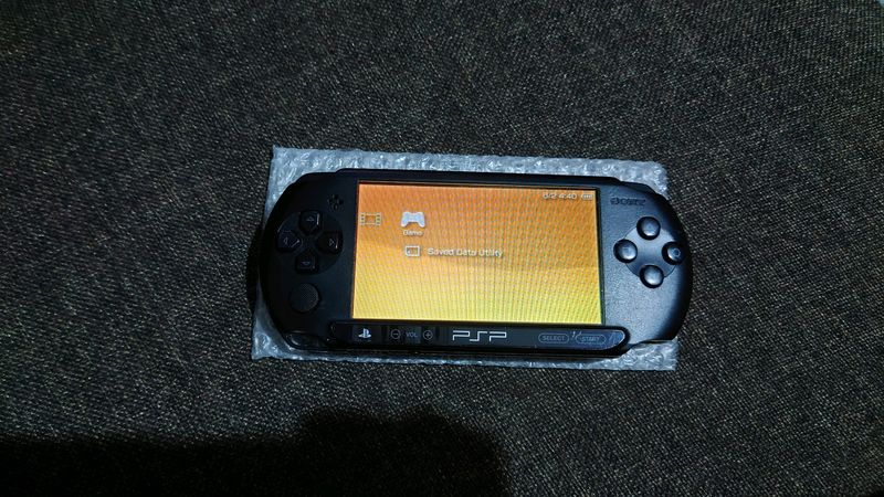 BRAND NEW SONY PSP E1004 (STREET)