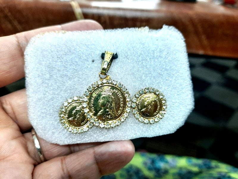 Victoria Pendant And Earrings