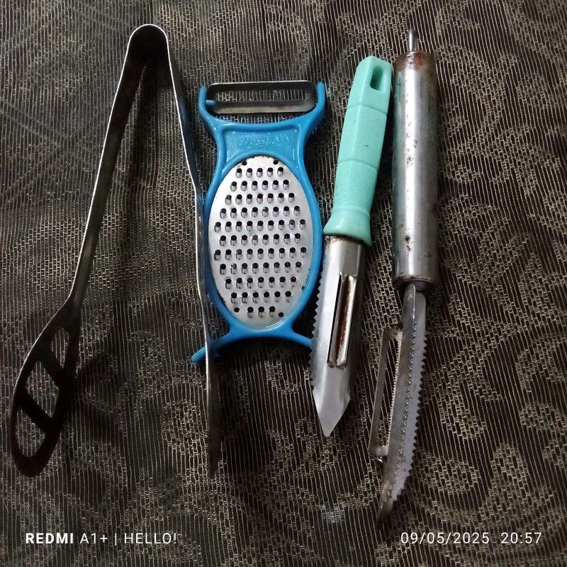 Peeler Grater And Tong Set