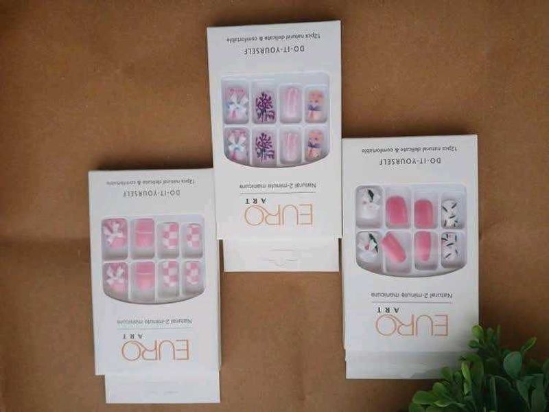 Press-On Nail Set