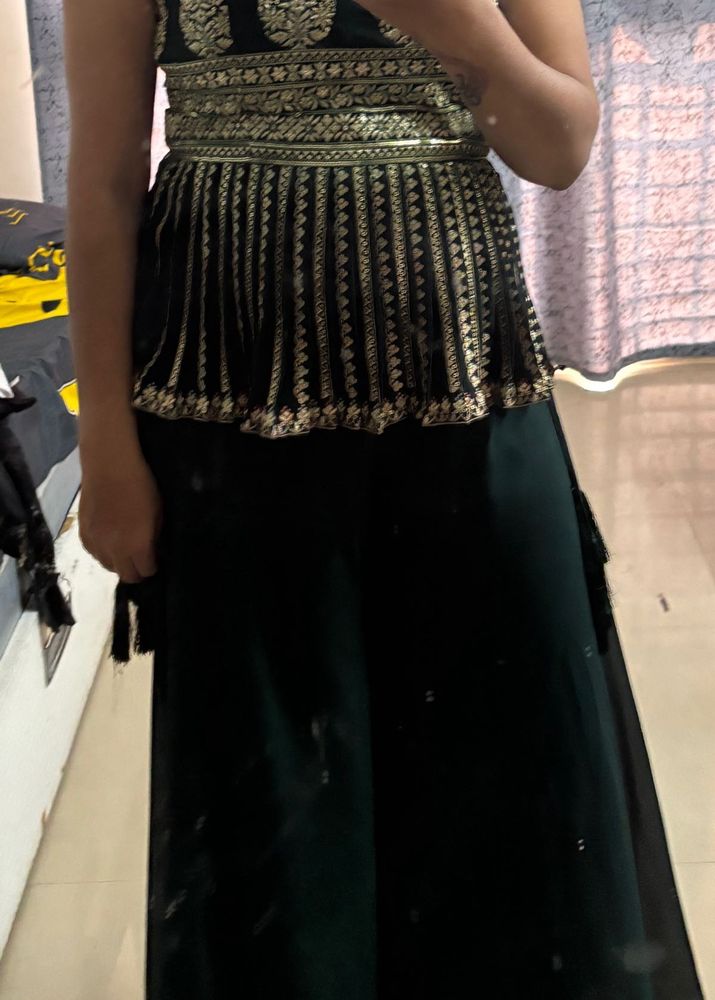 Elegant Green &amp; Gold peplum top paired with culott