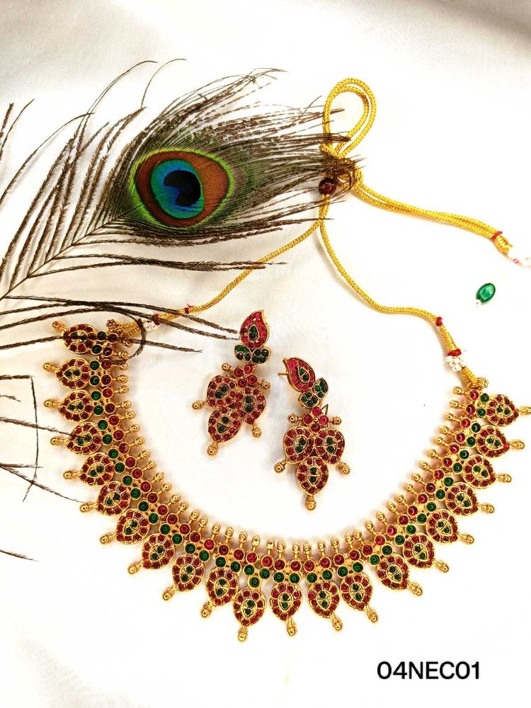 Elegant Gold-Tone Necklace Set