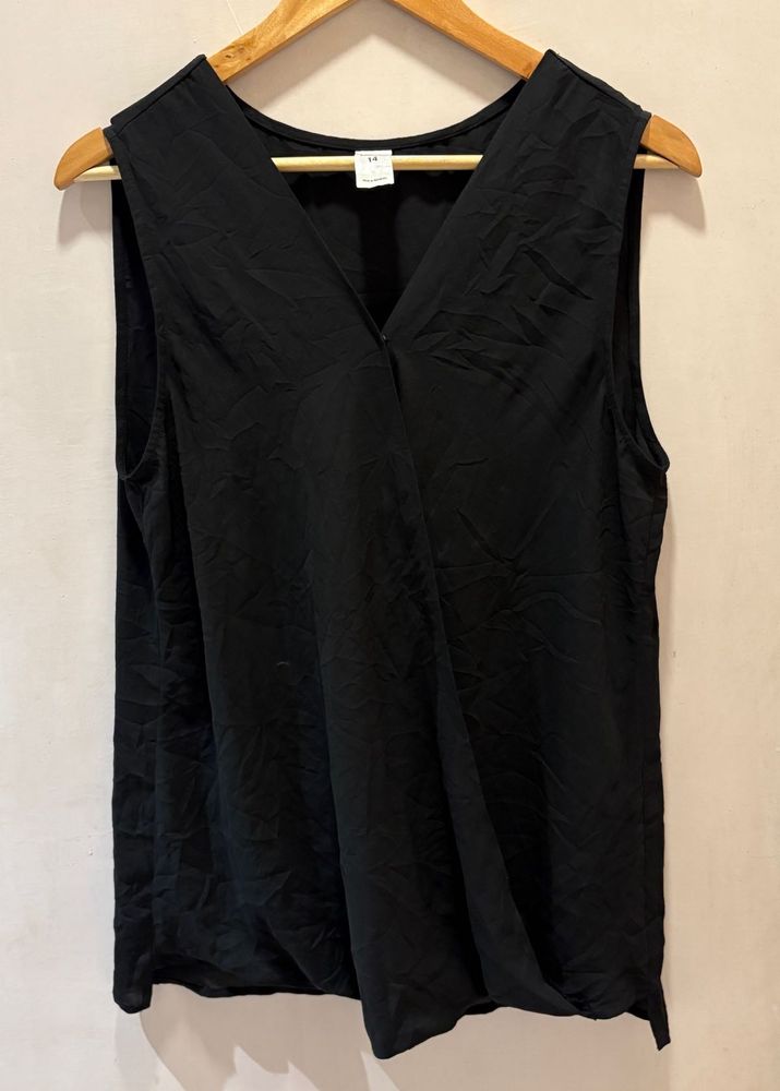 Black Sleeveless V-Neck Top