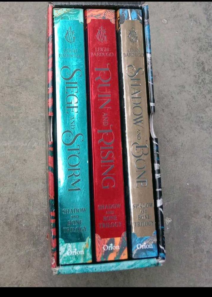 Shadow and Bone Trilogy Box Set