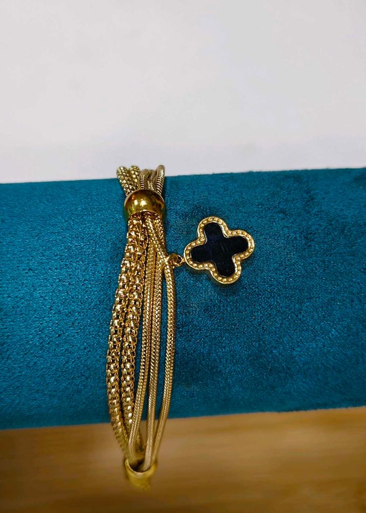 Clover Charm Gold Bracelet ✨🎀