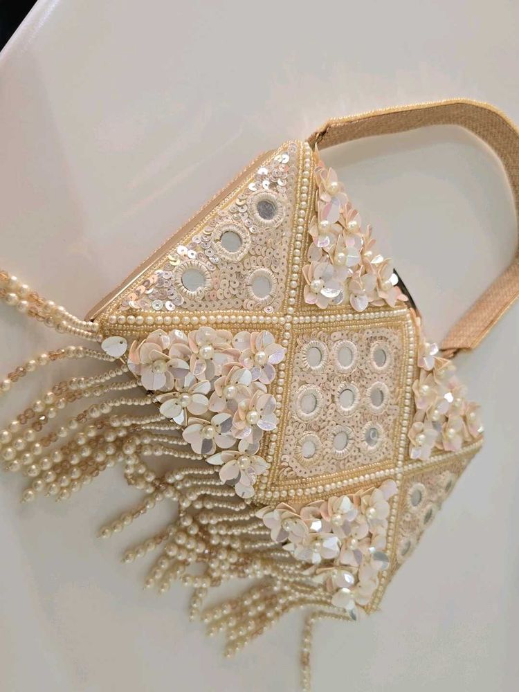 LAVIE LUXE Flower Embroidered Clutch