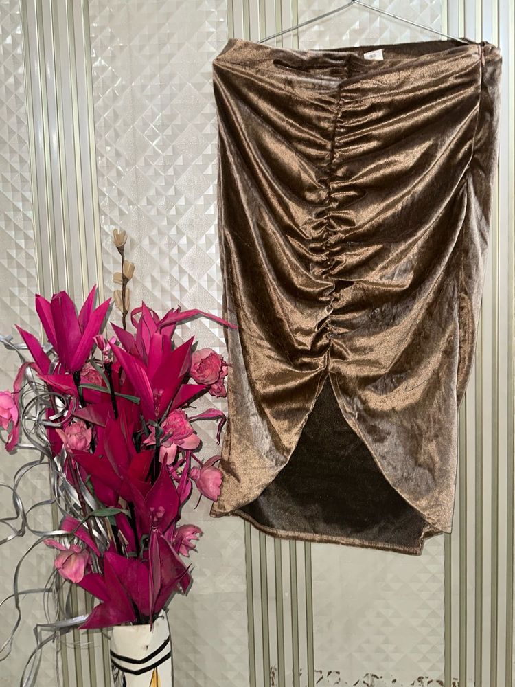 A Stylish Skirt For Party!