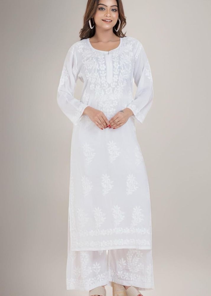 Elegant White mulmul chikankari Kurta