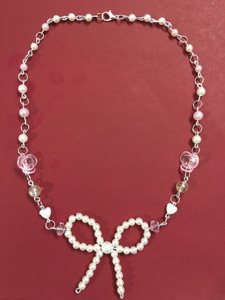 The Bow Necklace
