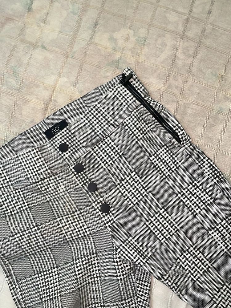 Checked Slim fit formal trousers | Rio | size S