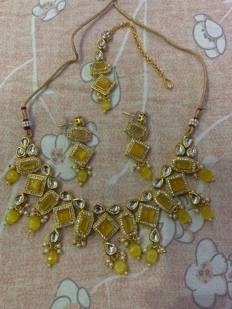 Yellow Jewellery Set with Mangtika