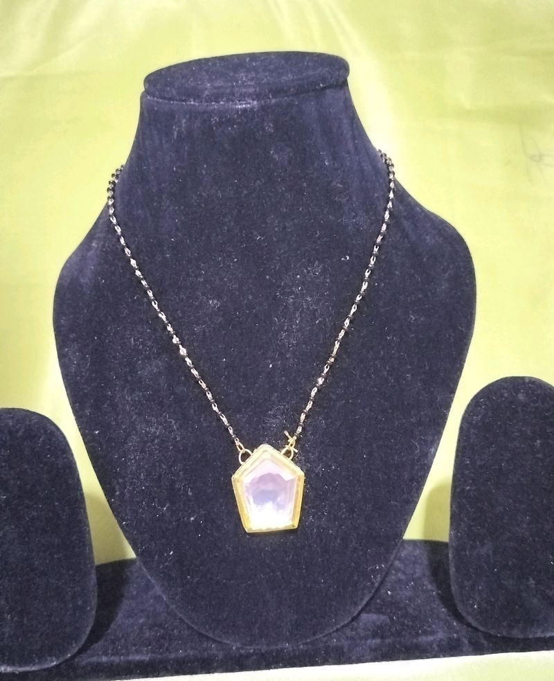 Hut Shape Kundan Mangalsutra With Back Meenakari.