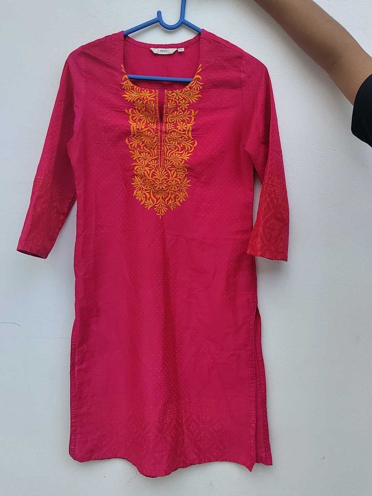 Pink Embroidered Kurti ✨