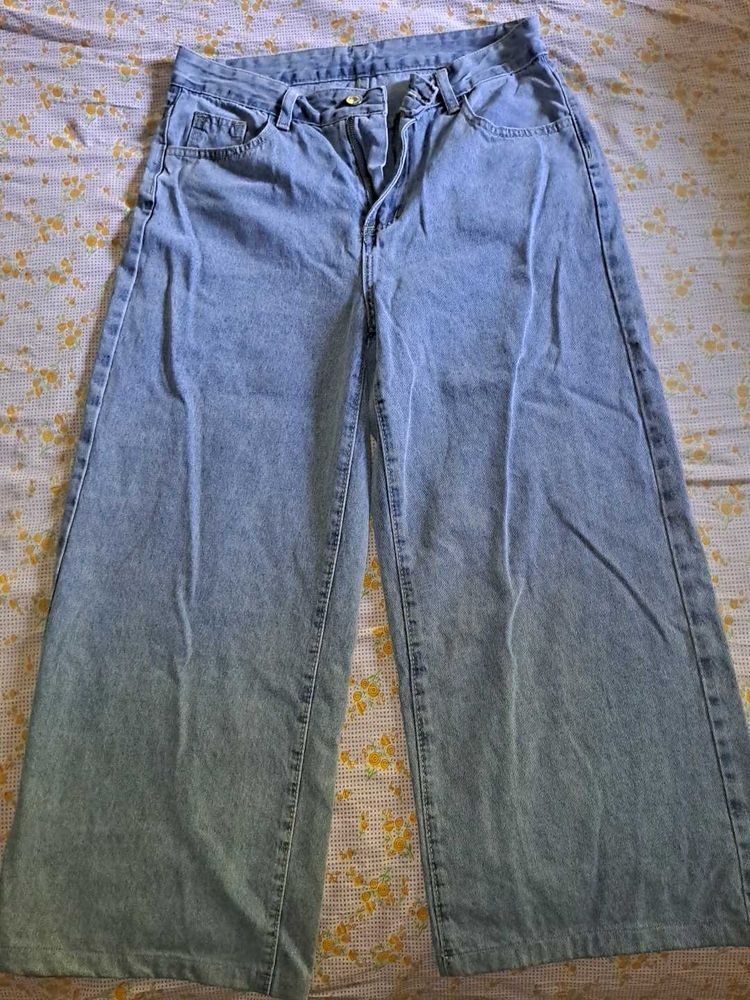Cropped Loght Blue Baggy Jeans