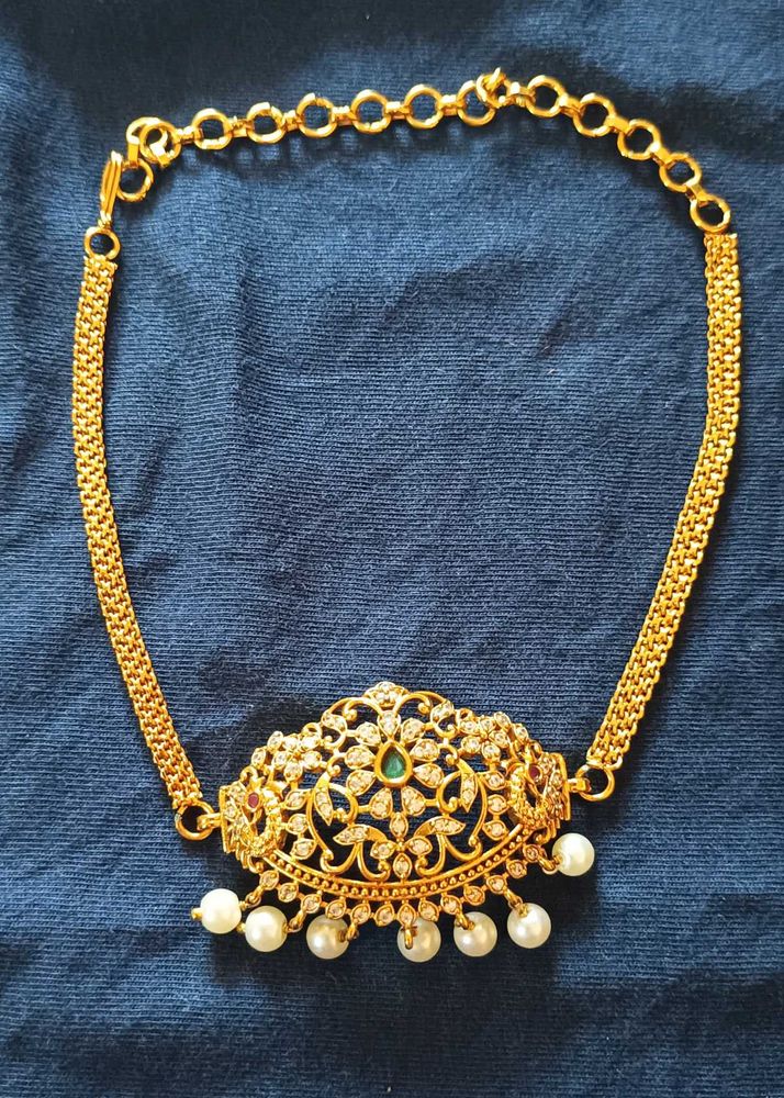 Gold-tone Necklace with Pearls