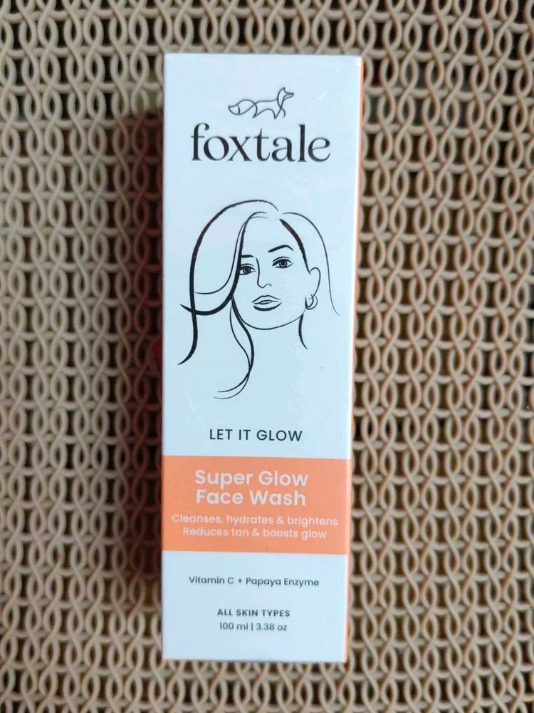Foxtale Super Glow Face Wash
