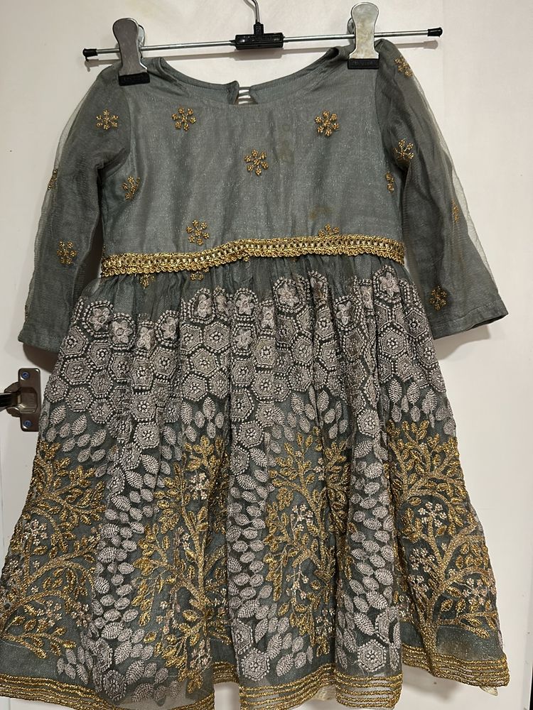 Girls dress