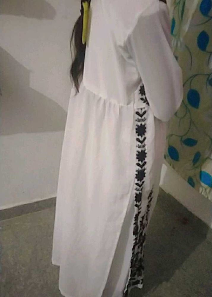 White Embroidered Kurta