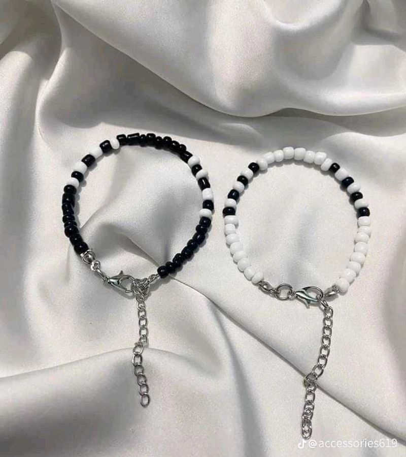 Paired Bracelet 🖤🤍