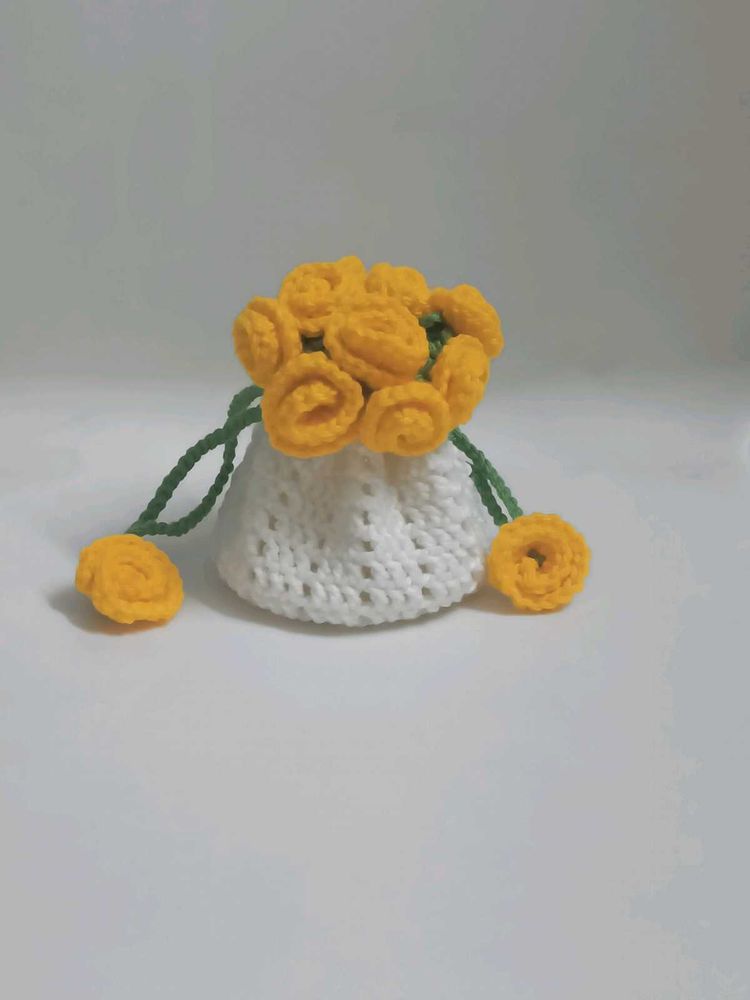 🌼 Crocheted Floral Leaf-Top Drawstring Pouch