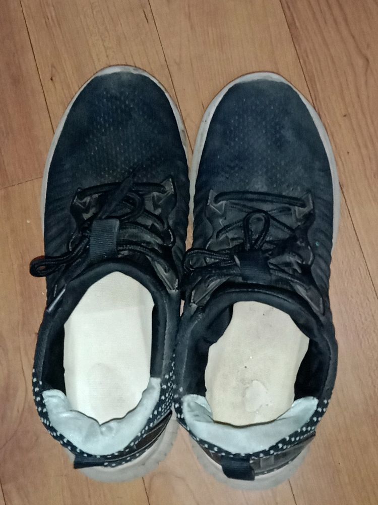Black Sports Shoes