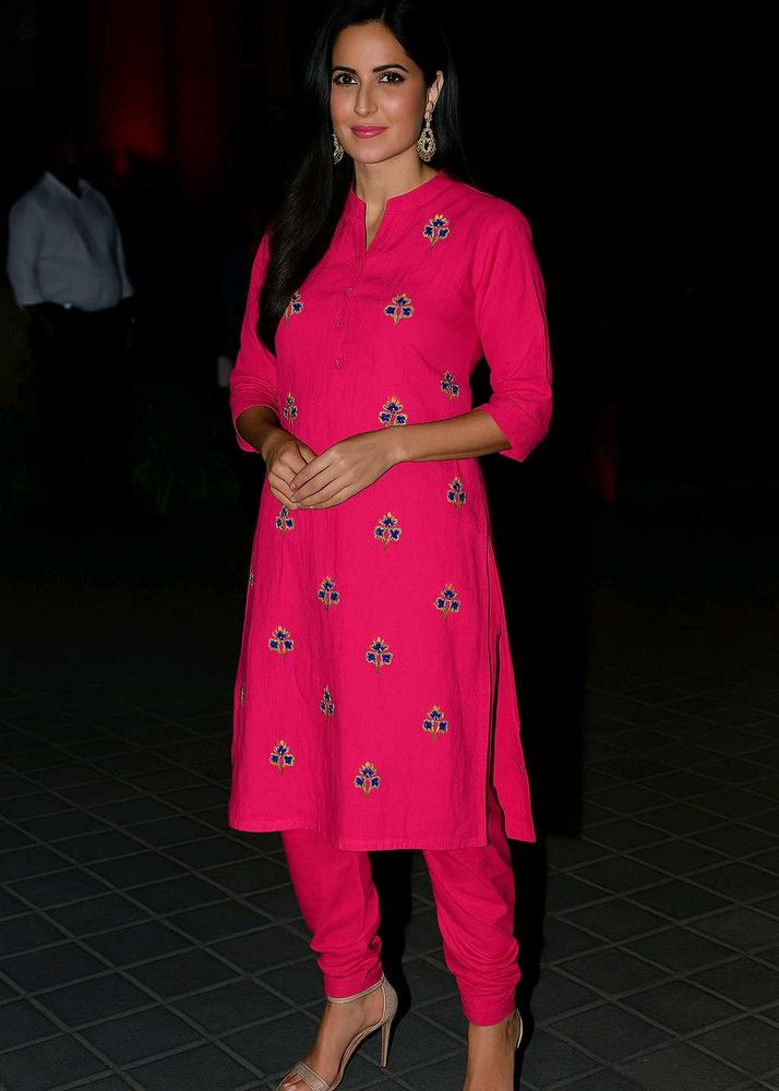 🌸 Elegant Pink Embroidered Cotton Kurti