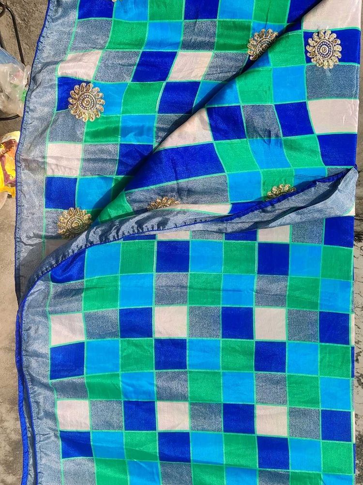 beautiful crape Checkered Saree