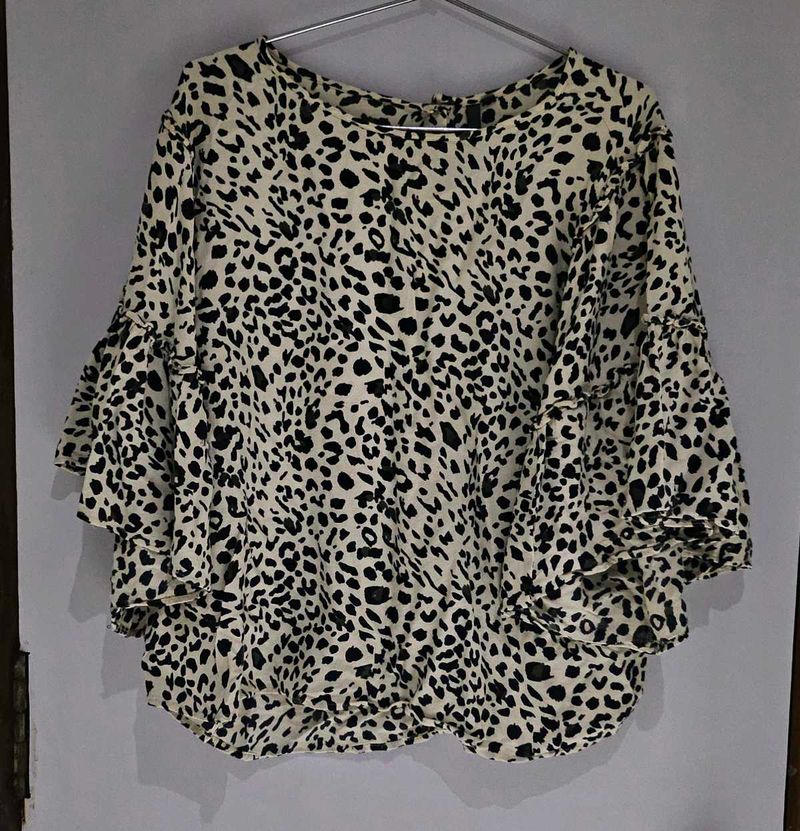 Leopard Print Ruffle Sleeve Top