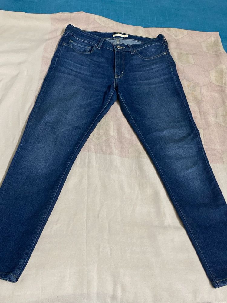 Streachble Levi's Dark Wash Denim Jeans