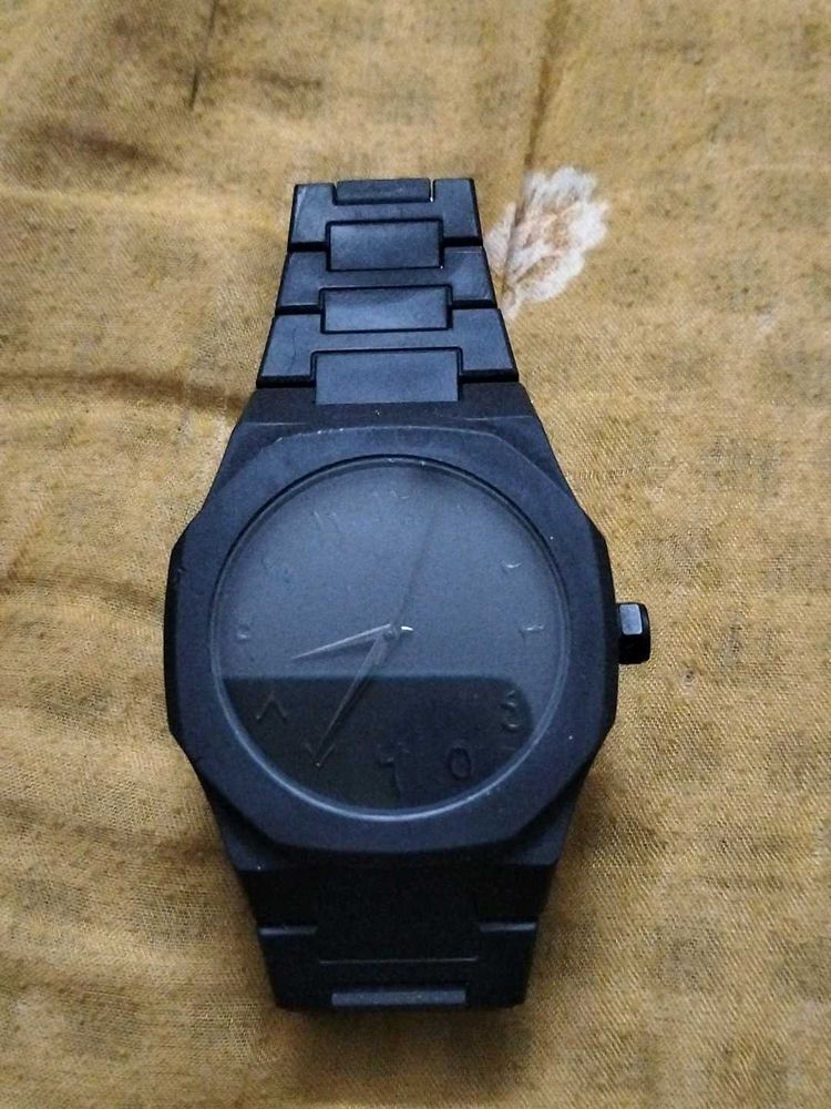 Black Arabian watch  and material: silicone